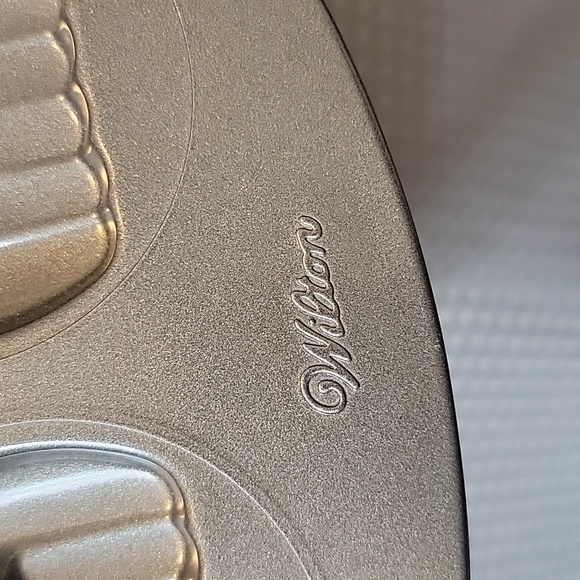 Set of 2 Wilton Halloween Vampire Fang Cookie Sheets - Picture 3 of 3